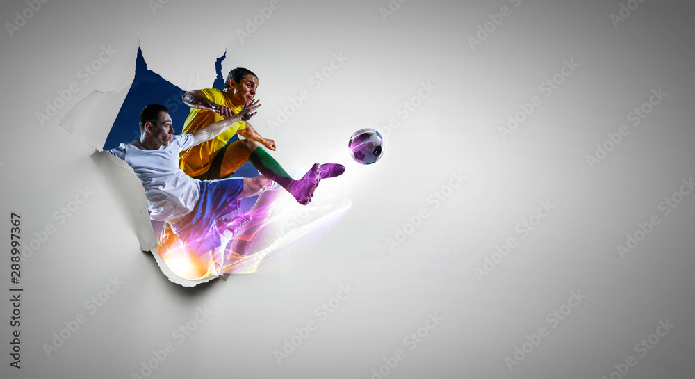 Paper breakthrough hole effect and soccer Paper breakthrough hole effect and soccer