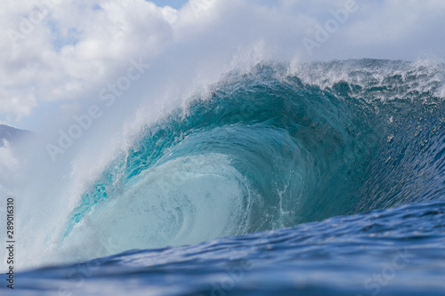huge wave breaking at pipeline beach © Ryan