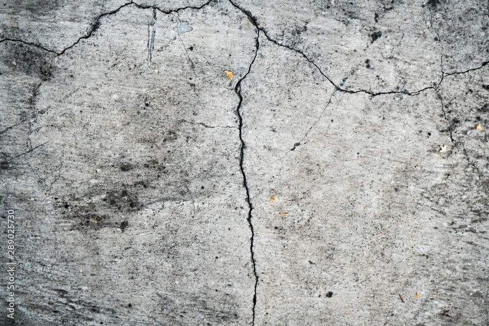 Obraz premium Texture of an old cracked concrete wall. Background image of a worn gray concrete surface