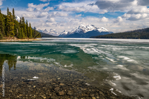 maligne lake canada jasper