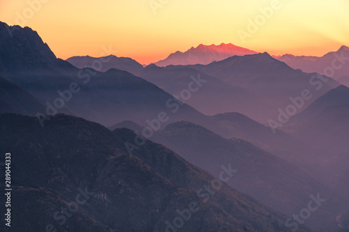 Monte Rosa bei Sonnenuntergang im Herbst