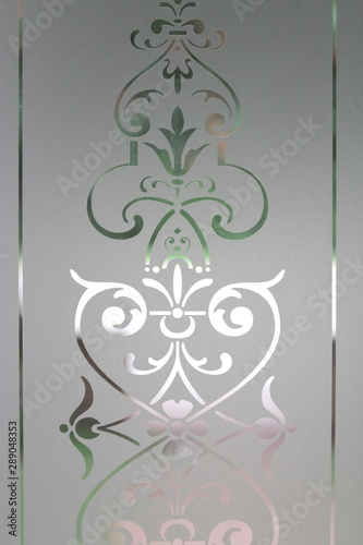 Frosted patterned window with curves