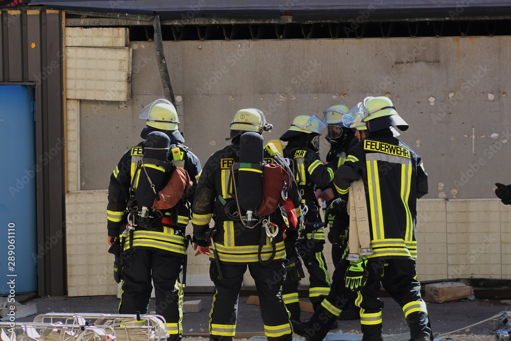 Fototapeta premium Feuerwehr im Einsatz 112