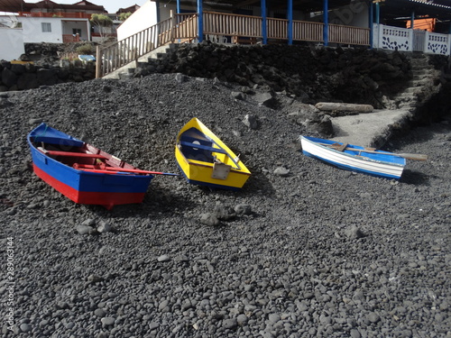 colerfull boats photo