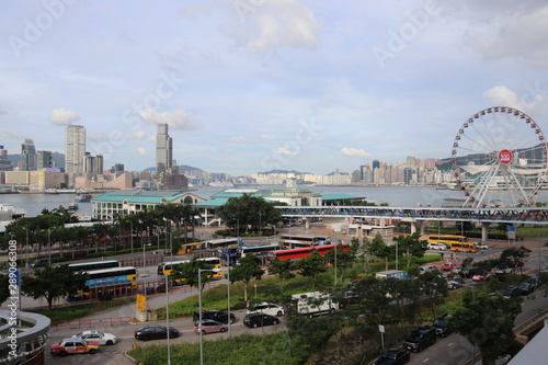 Grande roue et paysage urbain à Hong Kong 
