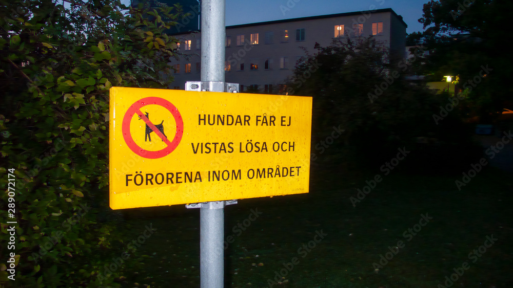 Swedish sign, no unleashed dogs