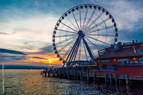 The ferris wheel on the waterfront of Seattle, Washington in late afternoon light © dbvirago