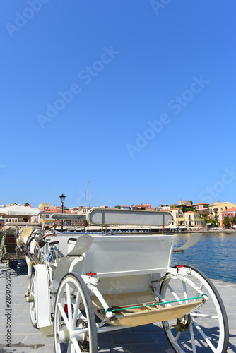 Pferdekutsche am Venezianischen Hafen von Chania-Kreta photo