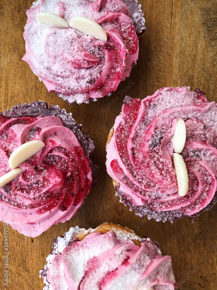 Obraz premium Delicious cakes with cherry cream and jam