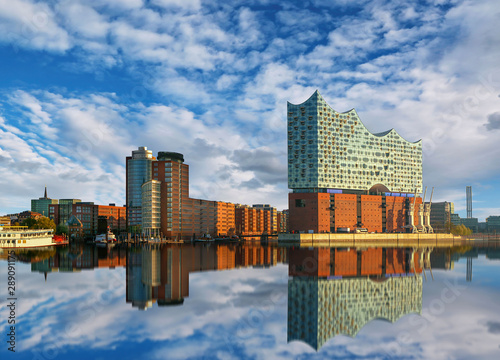 Spiegelung der Elbphilharmonie Hamburg photo