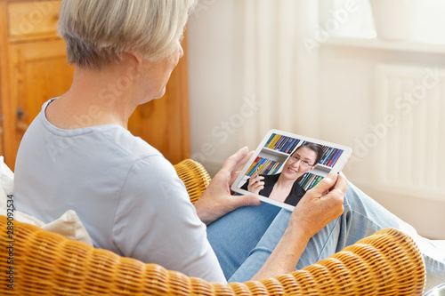 Canvas-taulu Teletherapy concept, senior woman talking with her teacher, counselor or laywer