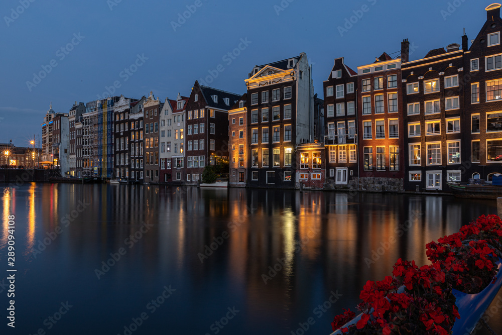Altstadt Amsterdam bei Nacht