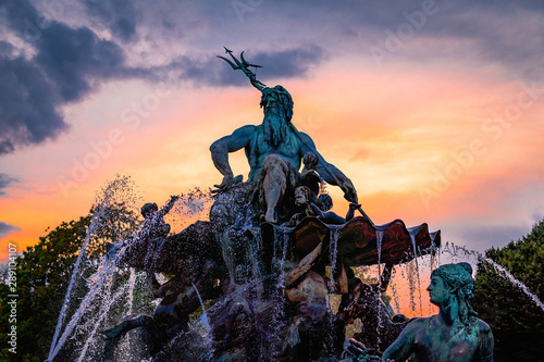 Photos Neptunbrunnen Berlin, Neptune Fountain in Berlin, Germany