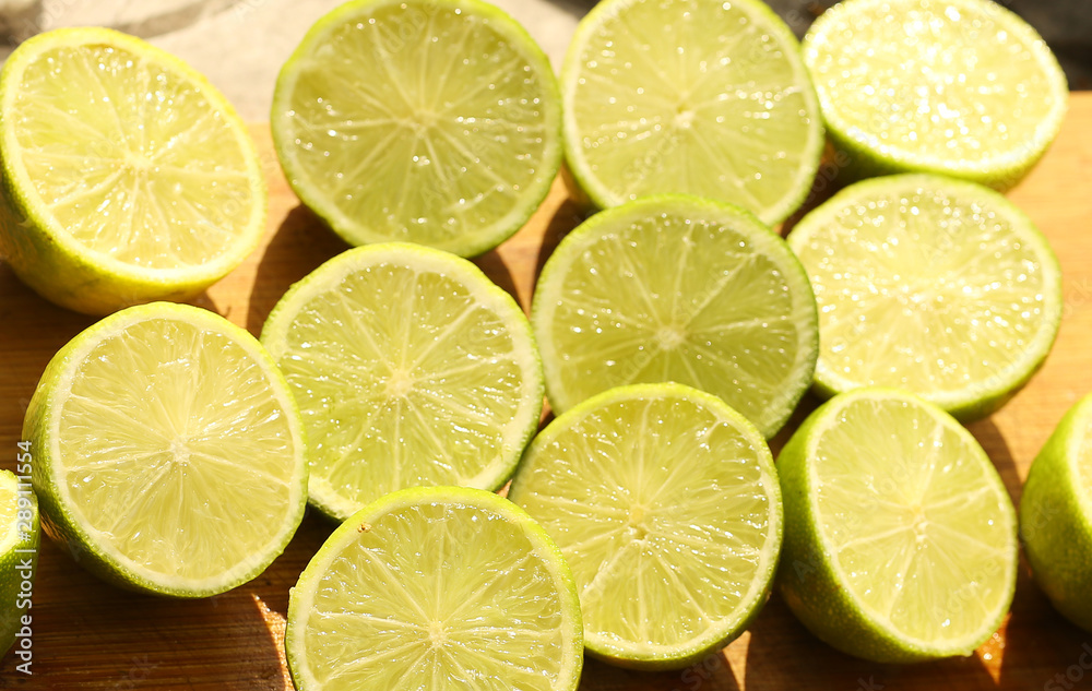 half cut limes background close up photo half cut limes background close up photo