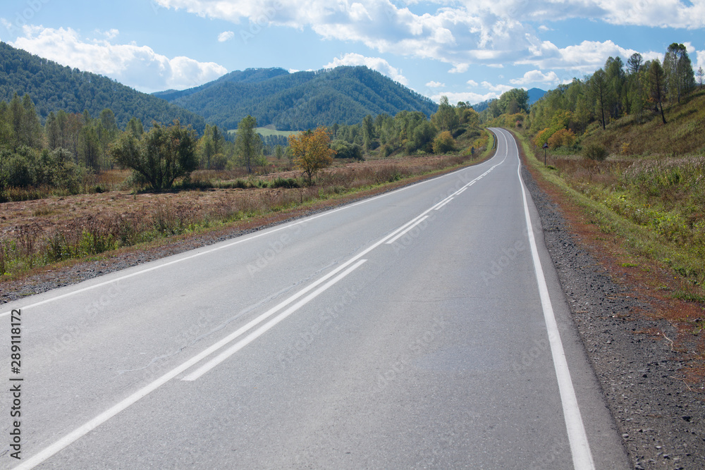 The road leading into the mountains.