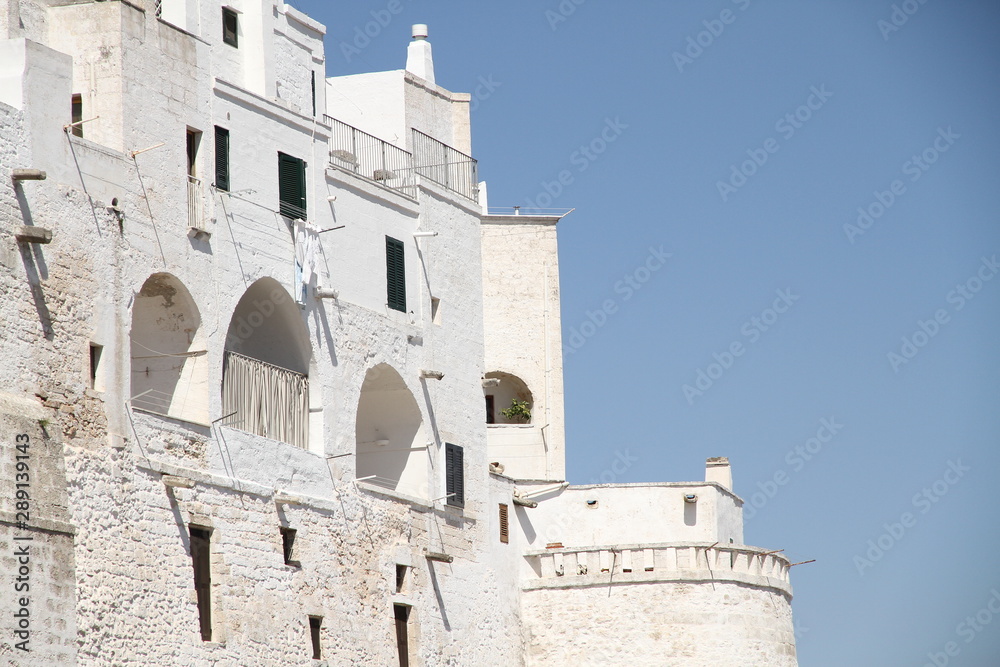 Die weisse Stadt Ostuni in Apulien in Süditalien nahe der Adria Küste 1
