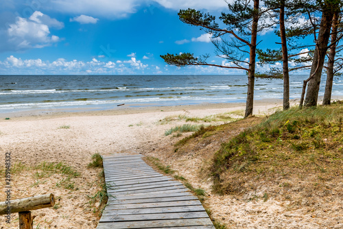 Fototapeta Naklejka Na Ścianę i Meble -  wooden walkway to the beach