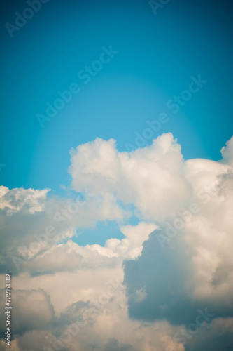 Obraz na płótnie blue sky with clouds w salonie