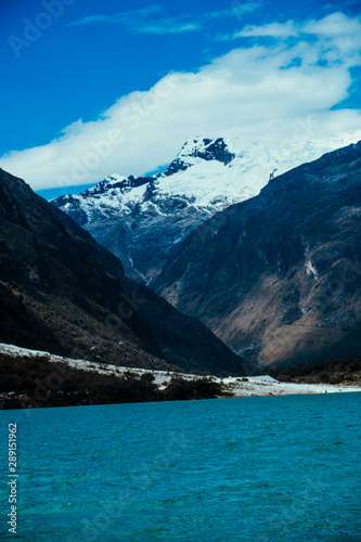 Huascaran, Andes Mountain © Gabriel