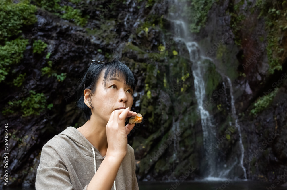 Fototapeta premium Asian woman eat sushi