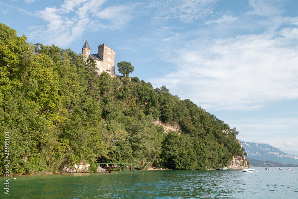 Le Lac du Bourget et le Château de Chindrieux