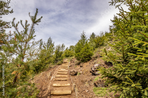 Escalier menant au sommet du Puy de la Vache en Auvergne photo