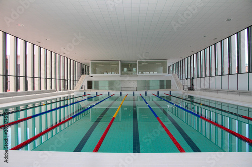 Obraz na płótnie Piscina w salonie