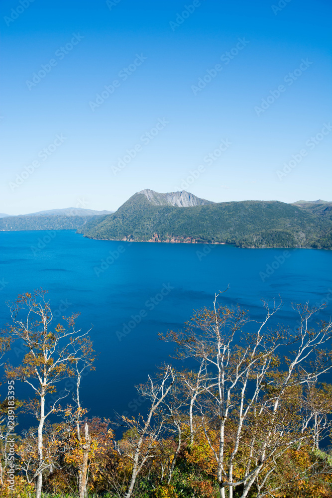 青い湖面の湖　摩周湖