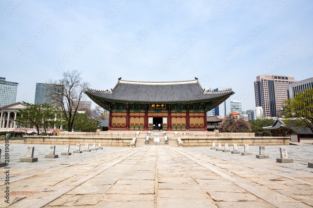 Deoksugung Palace is the palace of the Joseon Dynasty in Korea. Deoksugung Palace is the palace of the Joseon Dynasty in Korea.