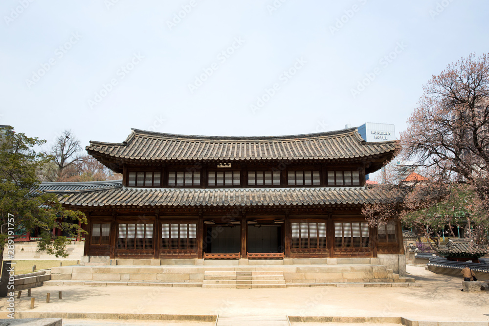 Deoksugung Palace is the palace of the Joseon Dynasty in Korea.