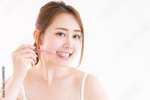美容 イメージ 歯磨き