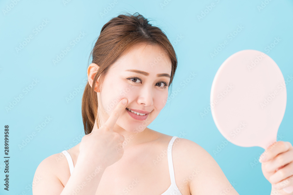 美容　イメージ　鏡