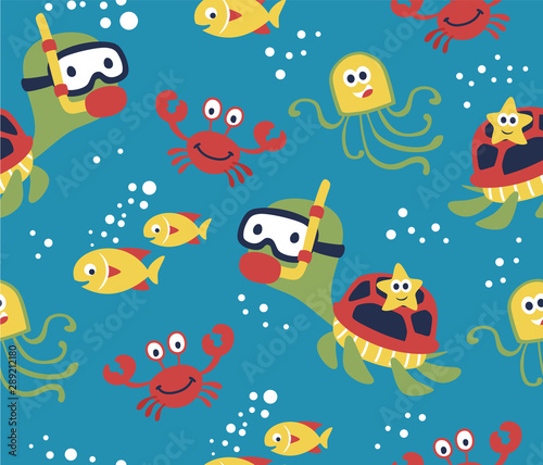 seamless pattern of marine life cartoon, turtle, crab, fish, octopus, starfish © Bhonard21