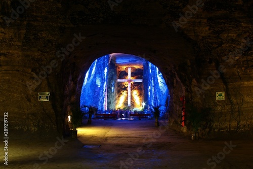 arquitectura  viejo  castillo  house of god  alumbrado  construir un t  nel  arco  gemas  edificio  moreno  antiguas  interiors  puerta  abad  a  historicas  muro  arco  entrada  viajando  ladrillo  som