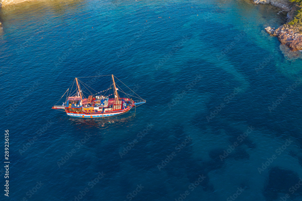 Obraz premium Aerial view of sailing ship on the sea