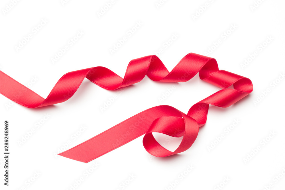 Cinta roja sobre fondo blanco para hacer lazos y decorar los regalos de navidad, regalos de anniversario, regalos en general. Cinta roja sobre fondo blanco para hacer lazos y decorar los regalos de navidad, regalos de anniversario, regalos en general.