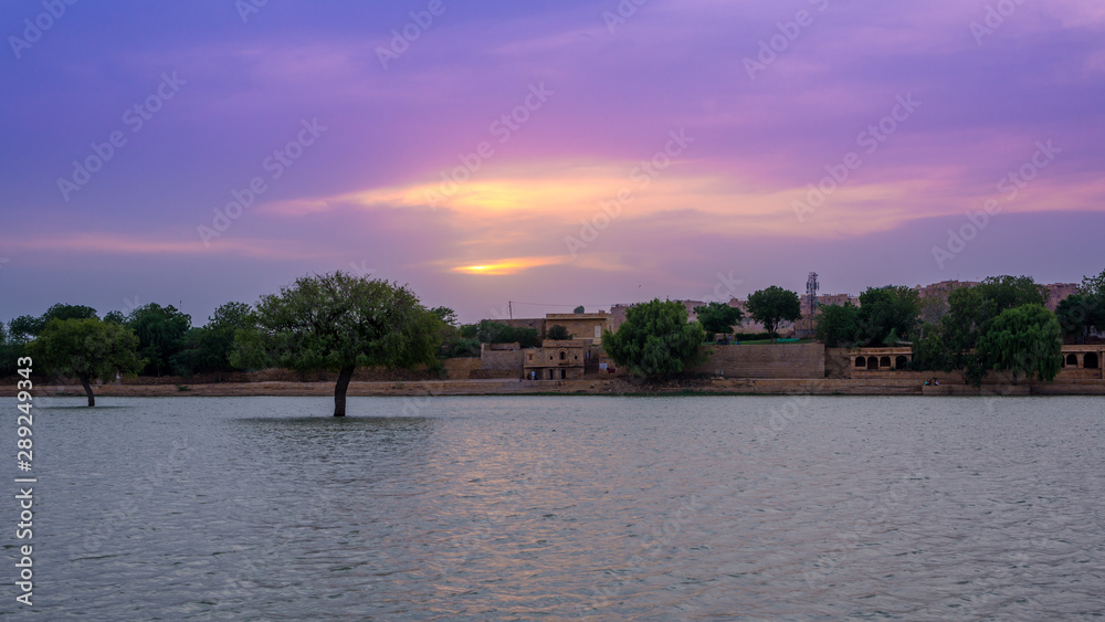 Capturing Sunset at Gadisar Lake in Jaisalmer, the Golden City