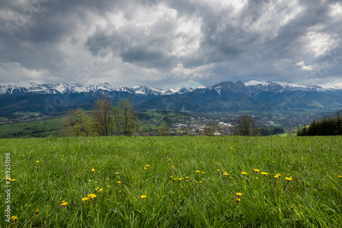 Obraz na płótnie View from Harenda on the snowy Tatra Mountains on a spring morning, Zakopane, Poland w salonie