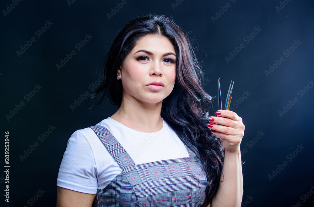 Obraz premium pretty woman eyelash master hold tweezers. beautician in beauty salon. Eyelash extension procedure. Eyebrow Correction. cosmetologist with special tool for eyebrows. I will be ready in five minutes