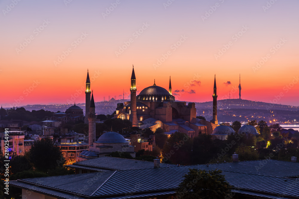 Fototapeta premium Hagia Sophia in Istanbul, colorful sunset view