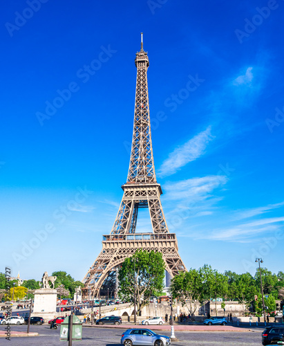 世界遺産 パリのセーヌ河岸 エッフェル塔 縦位置