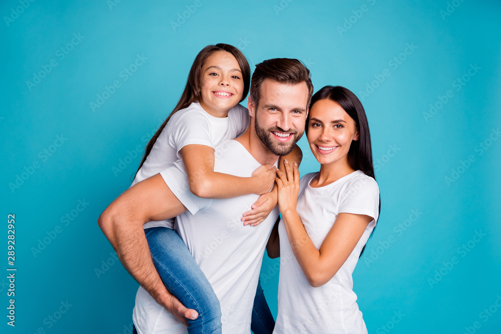 Naklejka premium Foster family spending sunny weekend playing outdoor games wear casual outfit isolated blue background