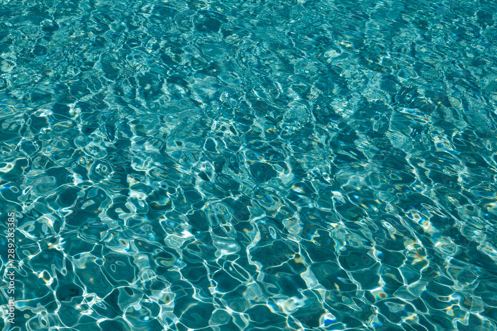 Welle im flachem Wasser von oben fotografiert Welle im flachem Wasser von oben fotografiert