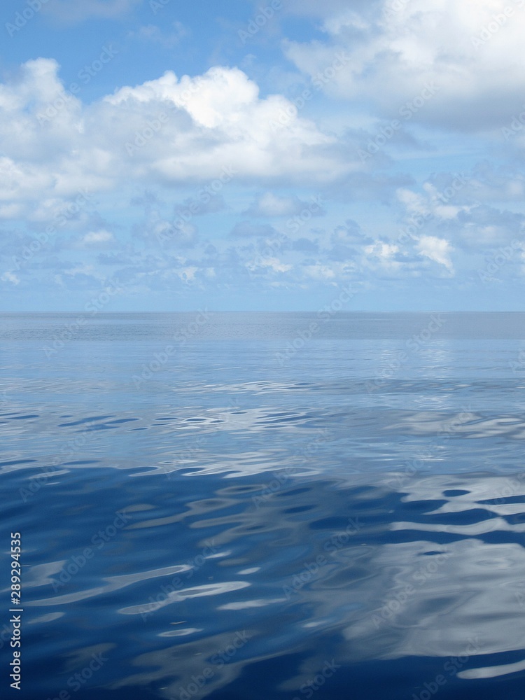 Blu sky end the calm ocean