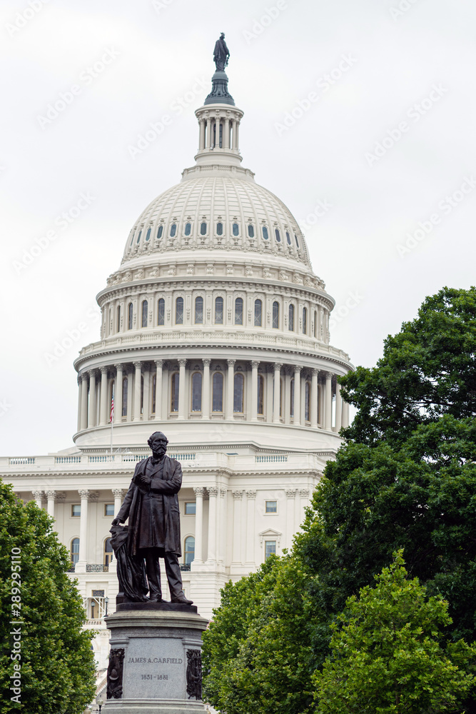 Obraz premium The Garfield Circle Monument near the Capitol in Washington DC - image
