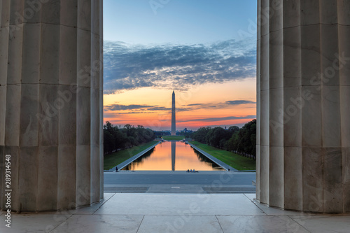 Fotografija Washington, DC, Washington Monument and Reflecting Pool at sunrise from Lincoln Memorial, USA