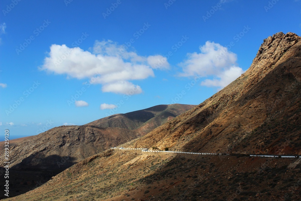 Bergstraße inmitten Fuerteventuras