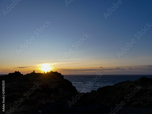 soleil couchant sur l ile rousse - corse