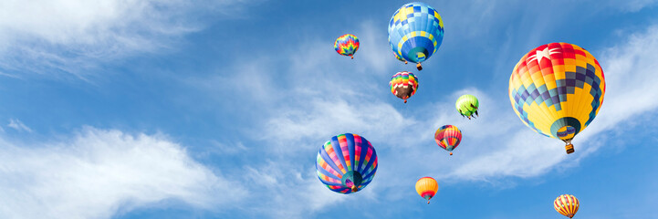 Acrylglasbilder Ballon Farbenfrohe Heißluftballons im Morgenhimmel  © Mariusz Blach