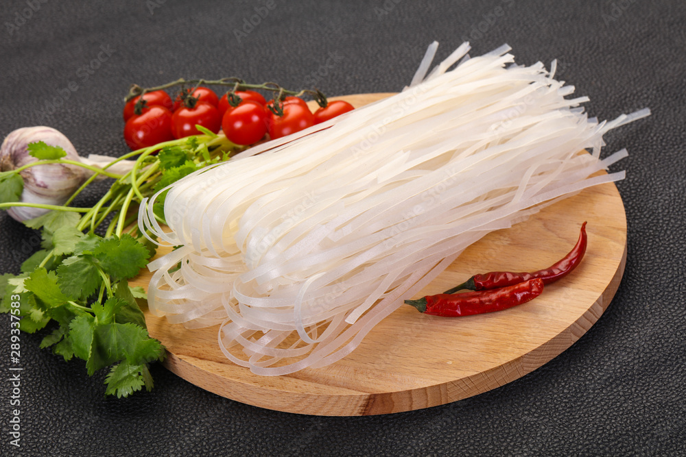 Raw rice noodles